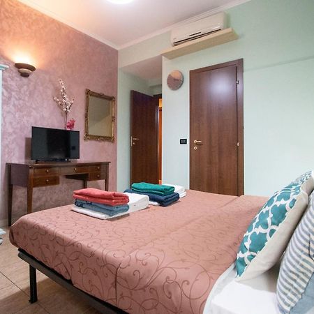 B&B Colorful Suite Yard Rome Exterior photo