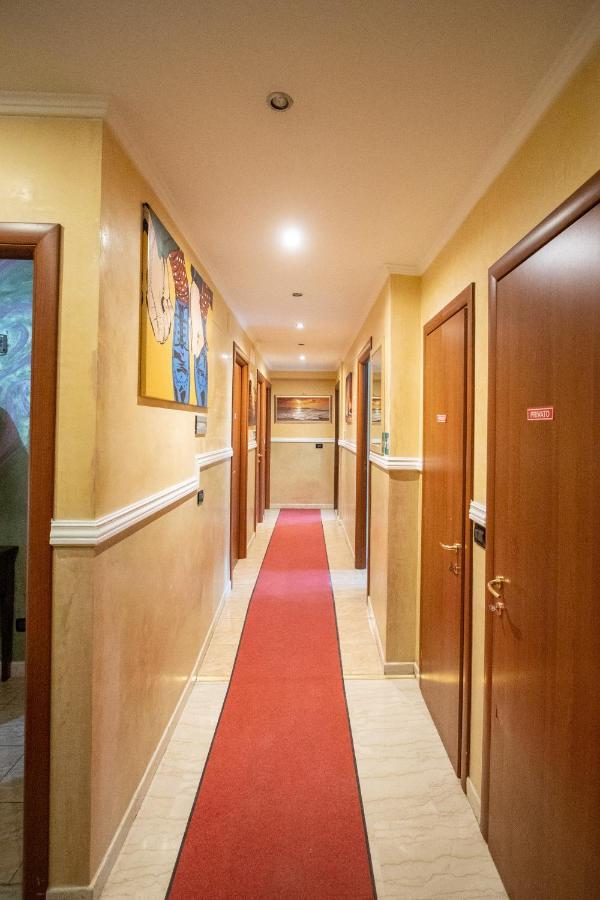B&B Colorful Suite Yard Rome Exterior photo